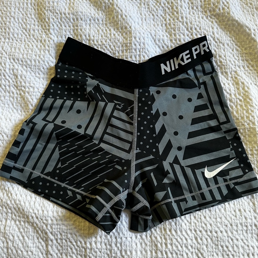 Nike Pros Women’s Athletic Spandex Shorts